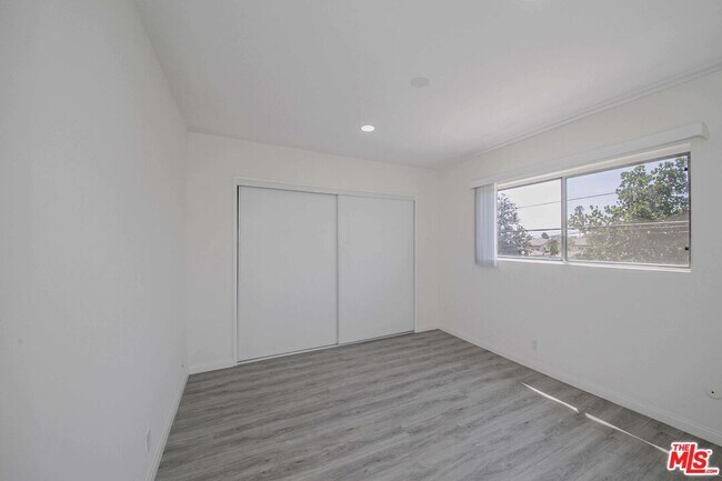 Building Photo - 711 S Sierra Vista Ave