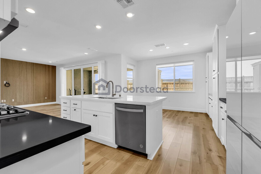 Building Photo - 16819 Karsen Ln