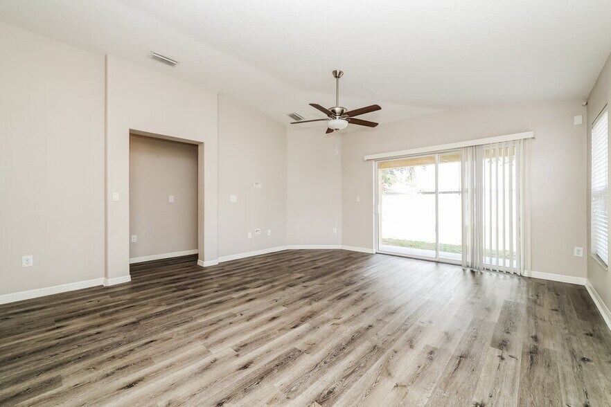 Building Photo - 7338 Lumber Port Dr