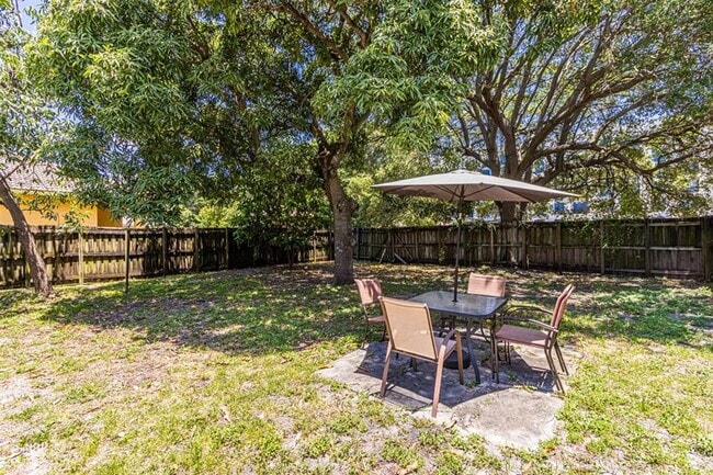 Building Photo - 508 NW 8th Ave