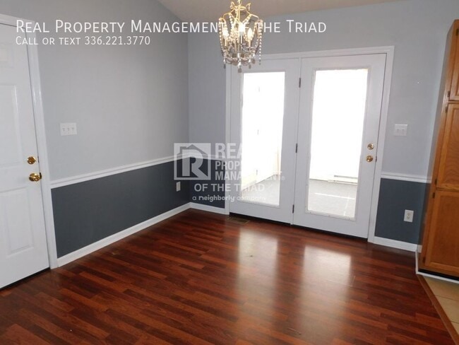 Building Photo - 13 Birchwood Ct