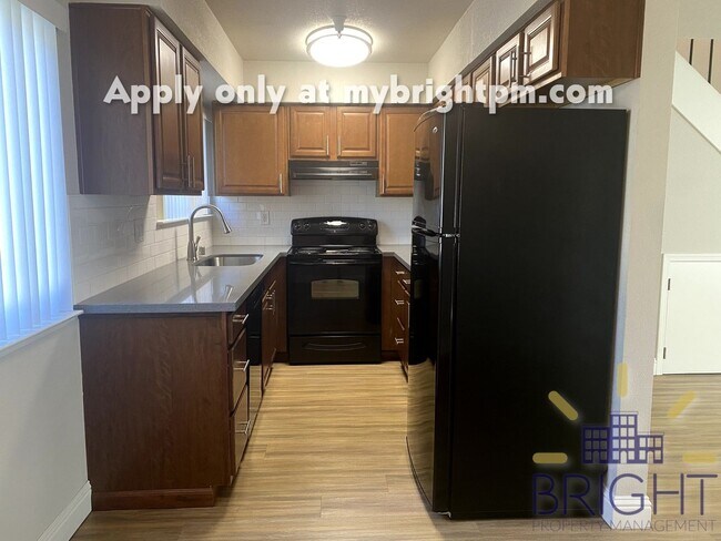 Building Photo - Recently Renovated 2 Bedroom 1 Bath, Two-Level Apartment-Great Midtown location!