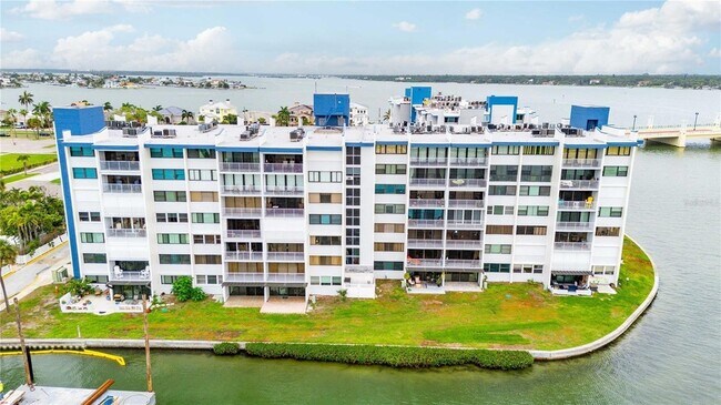 Building Photo - 450 Treasure Island Causeway
