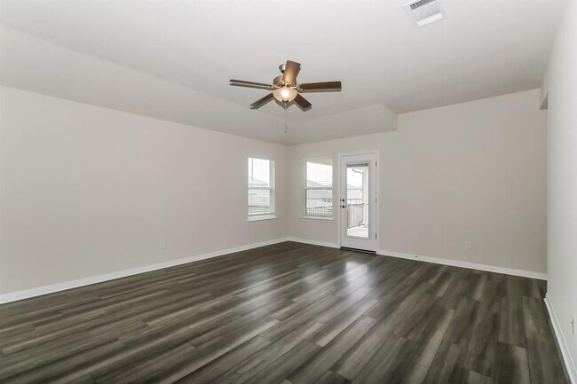 Building Photo - 117 Sun Grove Trl