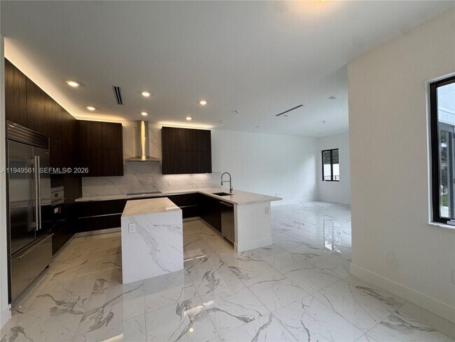 Building Photo - 19749 NE 16th Pl