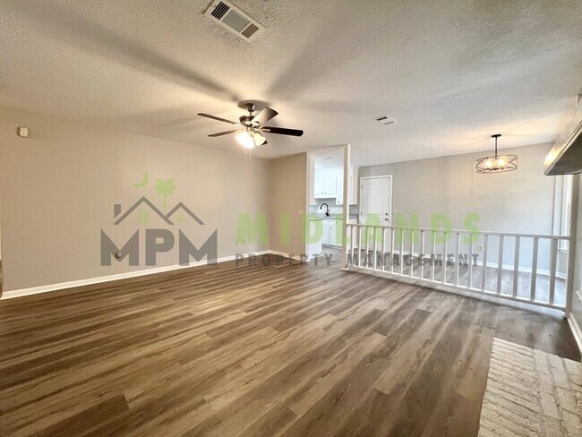 Building Photo - 237 Devonport Dr