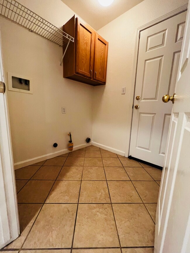 Building Photo - 1830 W Berkshire Ln