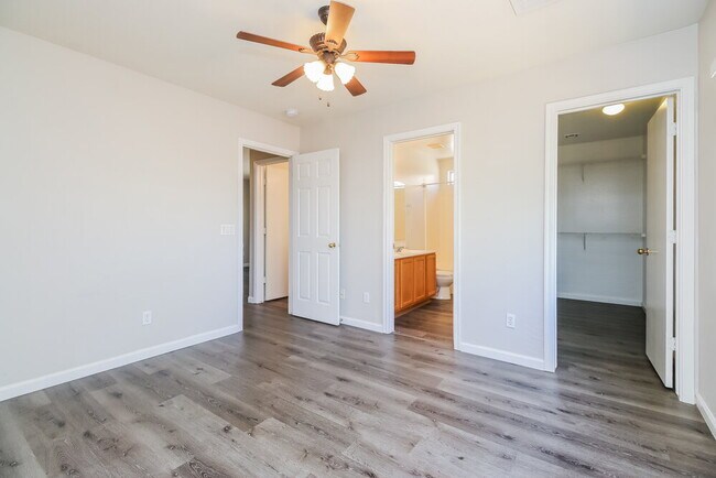 Building Photo - 2324 E San Manuel Rd