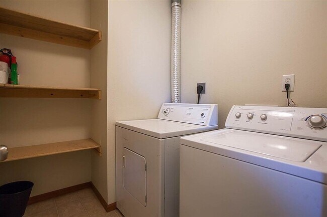 Building Photo - Italian Estates Property Management