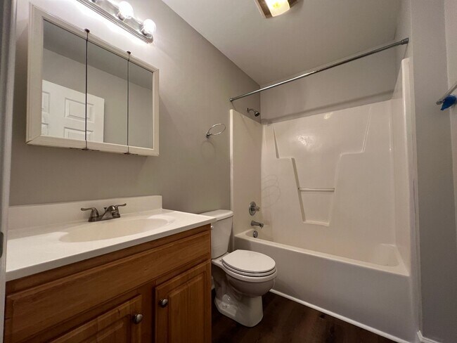 Building Photo - 2013 Grandhaven Dr