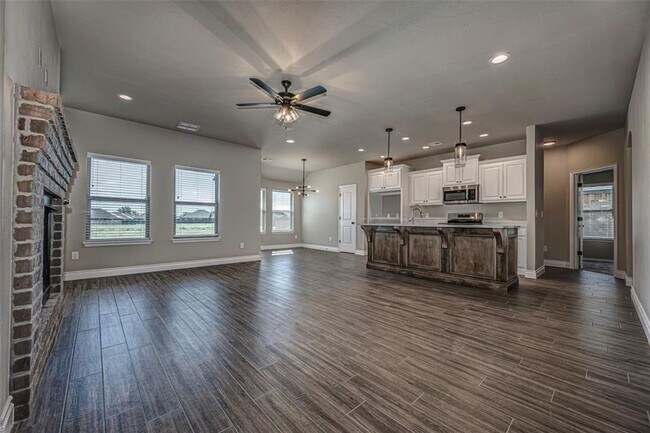 Building Photo - Beautiful 4 bedroom in Yukon