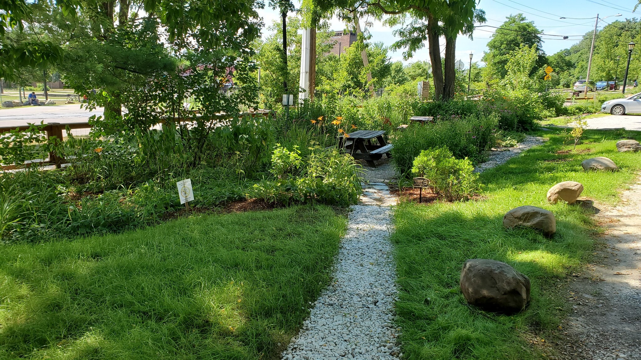 Private Rain Garden Picnic Area - 216 Lake St
