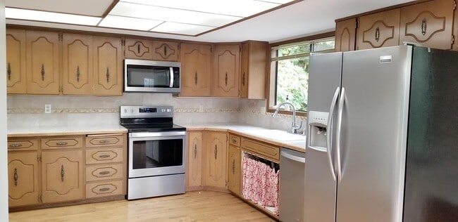 Building Photo - Hard to find 5 bedroom home in Tamoshan ne...