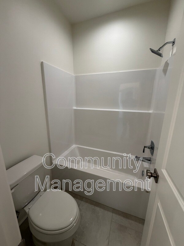 Building Photo - 3696 Waterbury Ave