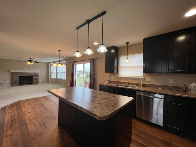 Building Photo - Updated 4 Bed 3 Bath Home In Fairview Heights!