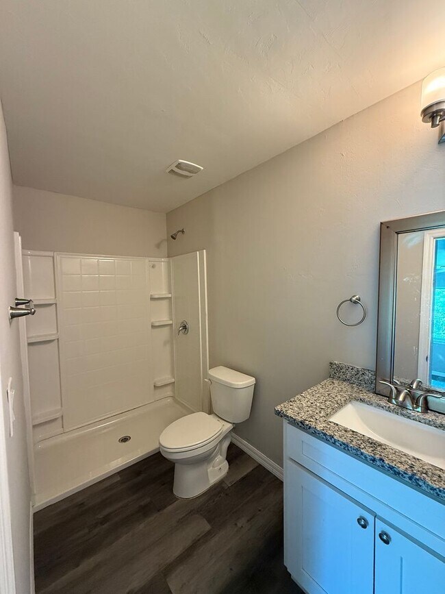 Building Photo - Duplex for Rent