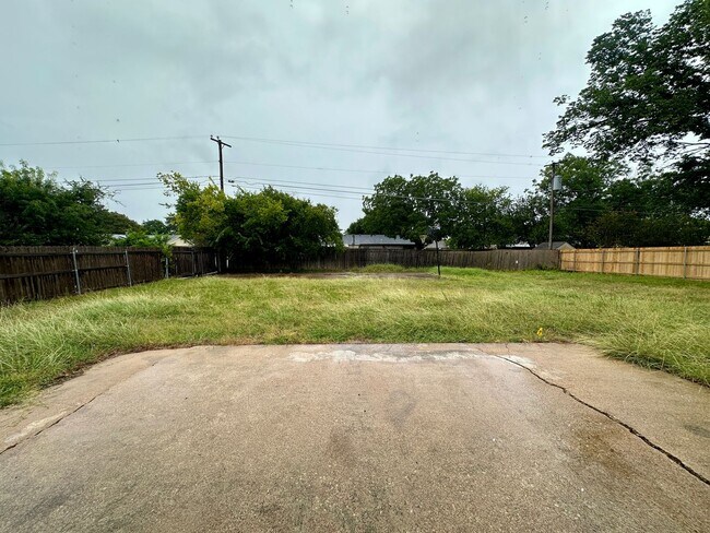 Building Photo - 148 Bowie Ln