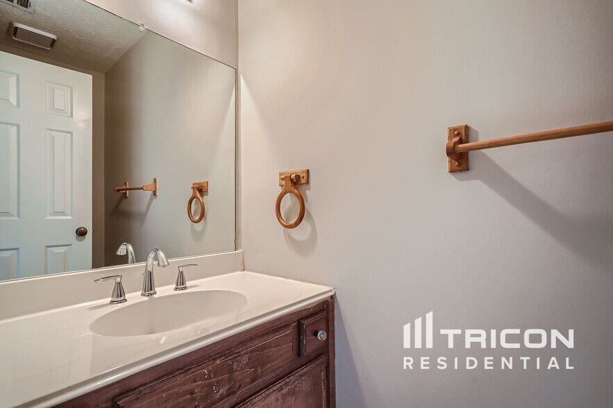 Building Photo - 2790 Spring Ridge Cir