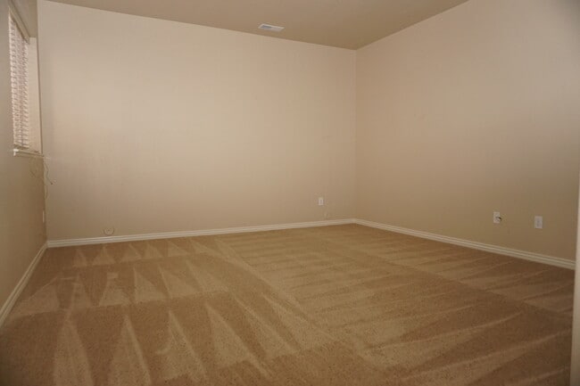 Building Photo - LUXURY PATIO HOME IN DISTRICT 20 SHOWING B...
