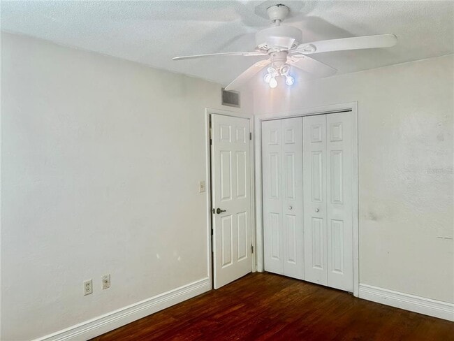 Building Photo - 410 NE 15th Ct