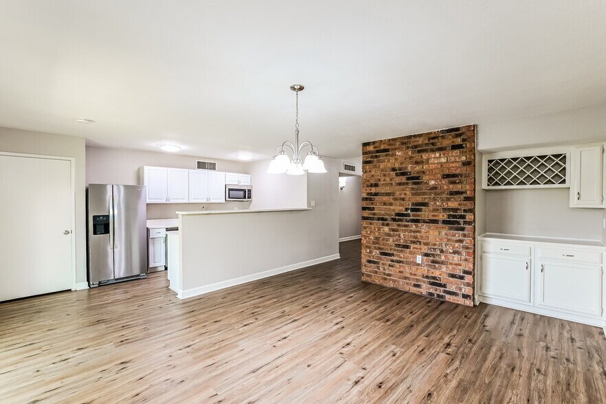 Building Photo - 17611 Ranch Country Rd