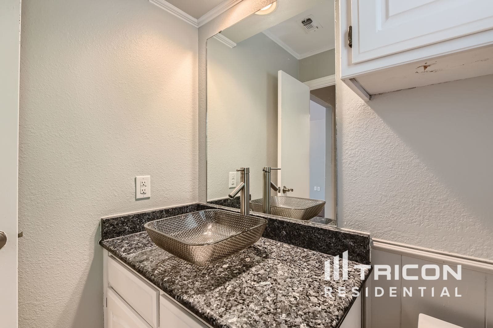 Building Photo - 6710 Saddle Ridge Rd