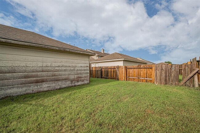 Building Photo - 16739 Libson Falls Dr