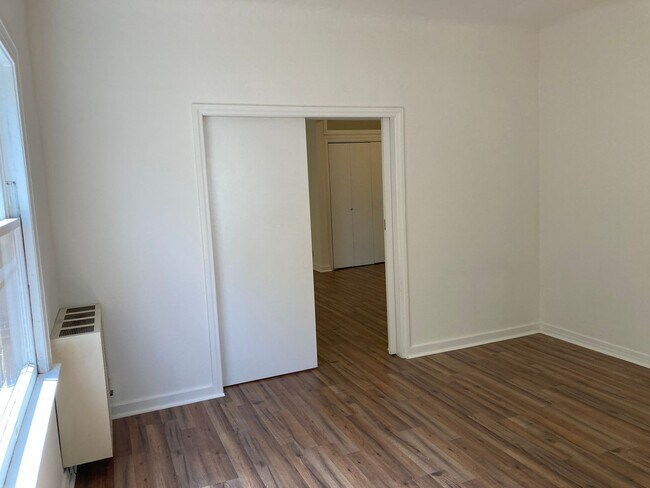 Building Photo - 1015 3/4-929 W Kensington Rd