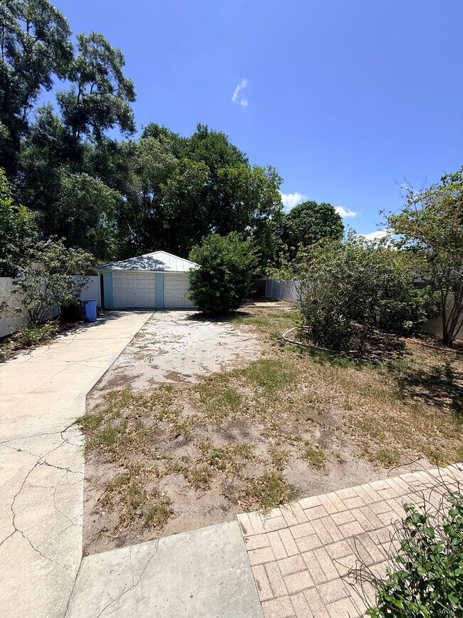 Building Photo - 2 BR/1BA | Bungalow with a bonus room  | Spacious backyard!