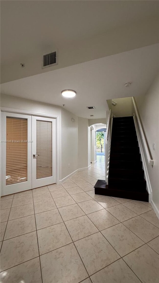 Building Photo - 985 SW 143rd Ave