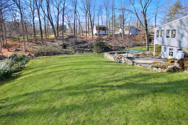 Building Photo - 562 Canoe Hill Rd