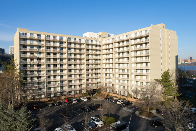 Building Photo - Admiral's Walk