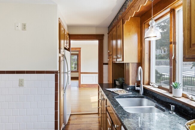 Building Photo - 131 Highland Ave