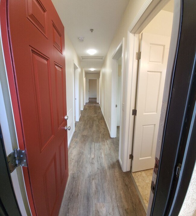 Building Photo - LOCATION-CLOSE PROXIMITY TO POLY CAMPUS