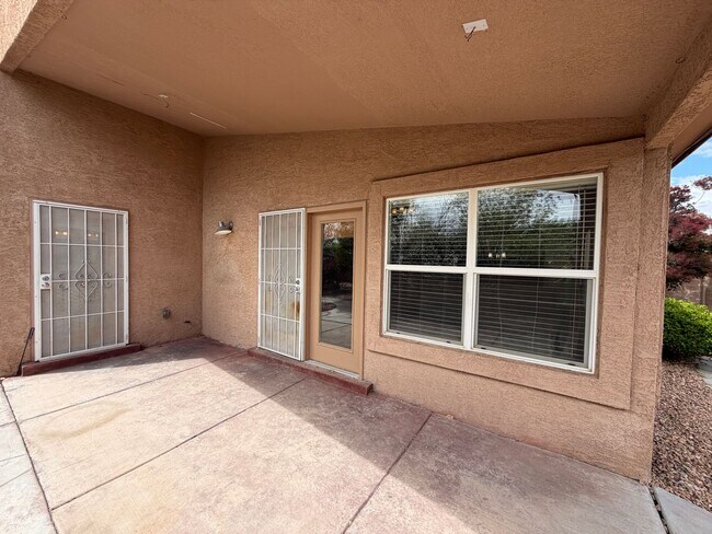 Building Photo - 3 Bedroom Single Story Home Available Near Dellyne Ave NW & Unser Blvd NW!