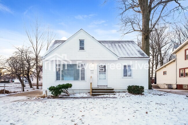 Building Photo - 23200 Blackstone Ave