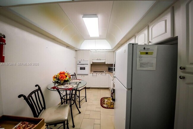 Building Photo - 3801 S Ocean Dr