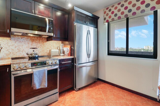 Building Photo - 601 S Seas Dr