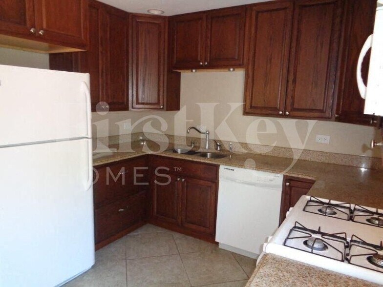 Building Photo - 28577 W High Rd