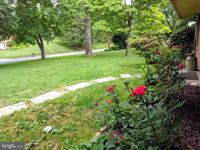 Building Photo - 6519 Byrnes Dr