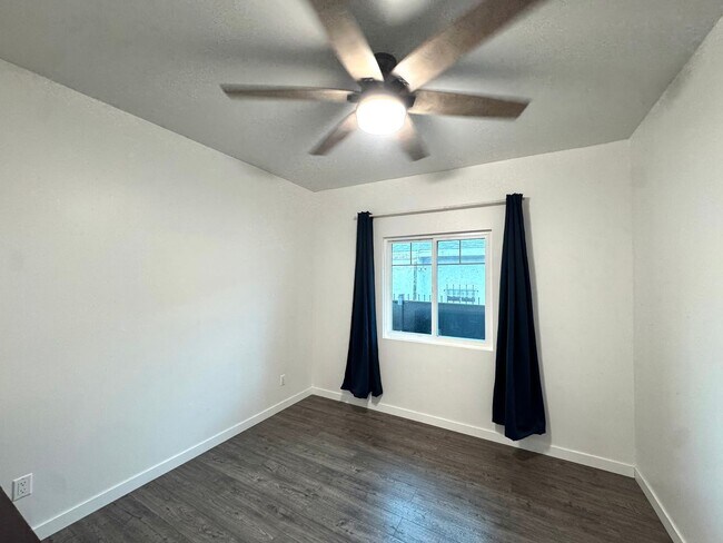 Building Photo - Renovated 3 bedroom 2 Bath house!