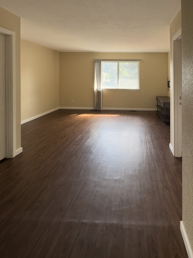 Building Photo - 65 Yank Way