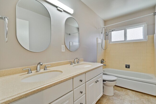 Building Photo - Welcome Home to Beautiful Cambrian Park Ne...