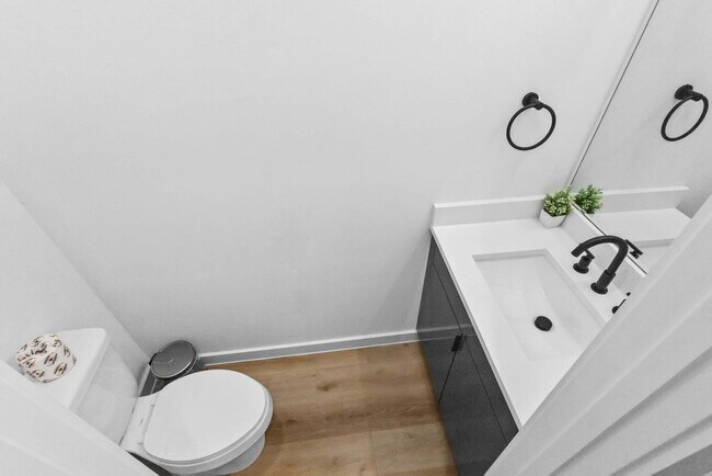 Building Photo - 6742 Peerless St