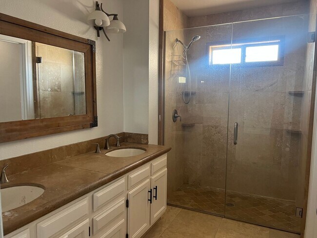 Building Photo - Tempe Home For Rent