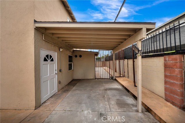 Building Photo - 6827 Simpson Ave