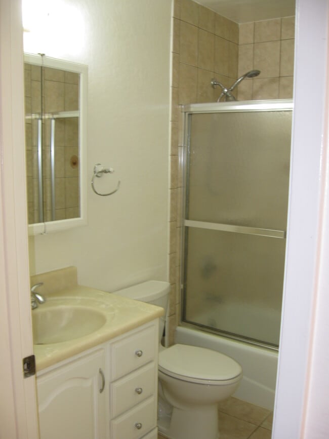 Bath Room - 11243 Western Ave