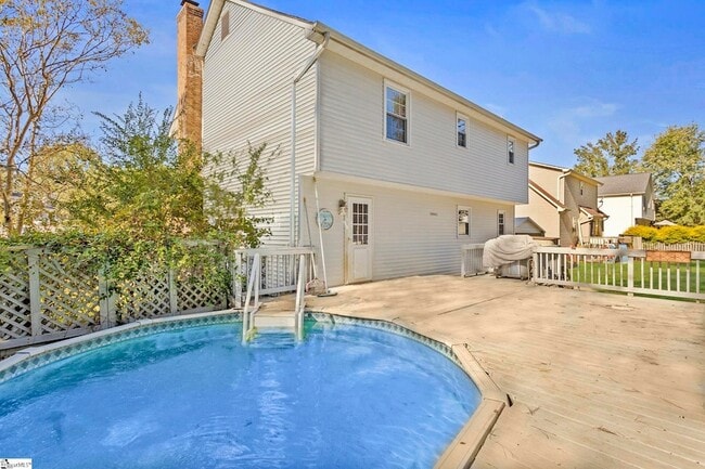 Building Photo - 405 Creek Dr