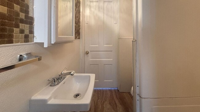 Building Photo - Charming 2-Bedroom Row Home in Philadelphia