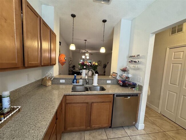 Building Photo - 2508 SW 35th Pl